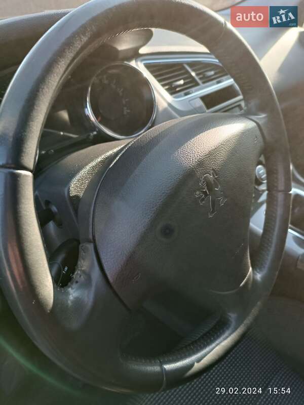 Мікровен Peugeot 5008 2010 в Братському