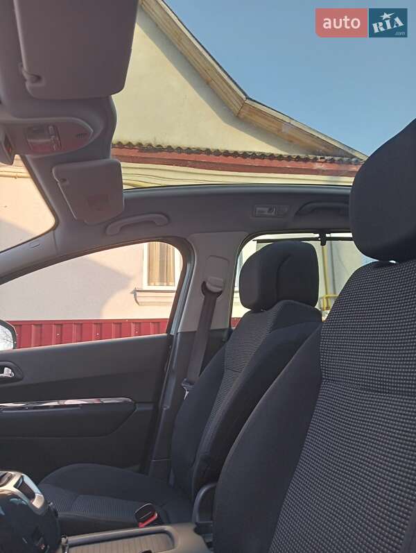 Мікровен Peugeot 5008 2011 в Рівному