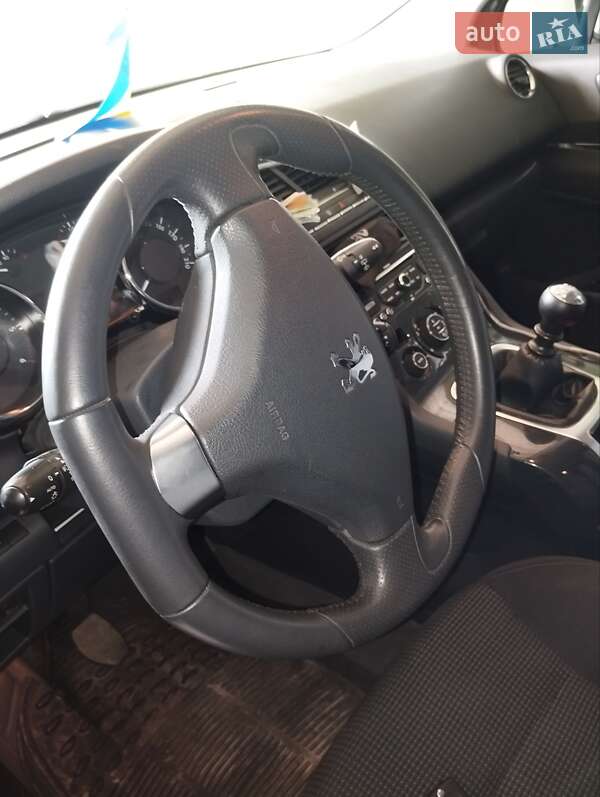 Микровэн Peugeot 5008 2011 в Киеве