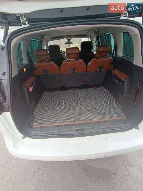 Микровэн Peugeot 5008 2011 в Светловодске