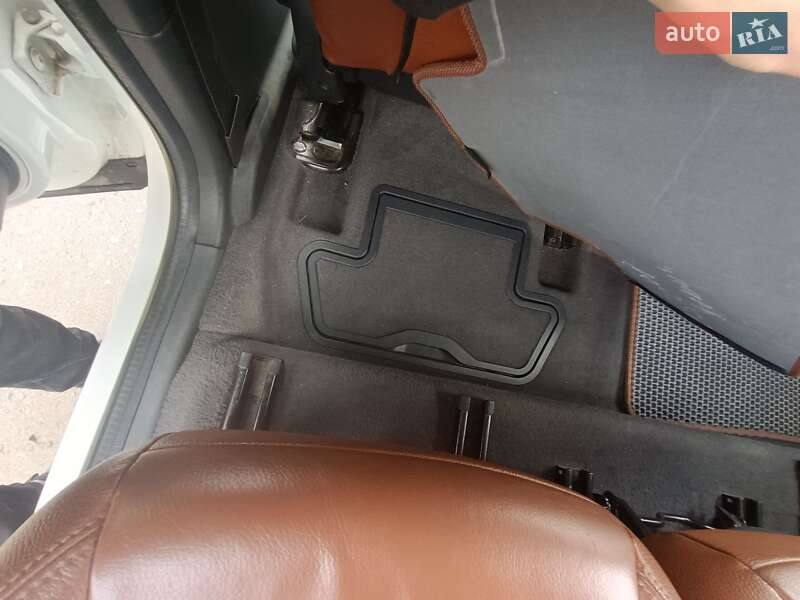 Микровэн Peugeot 5008 2011 в Светловодске