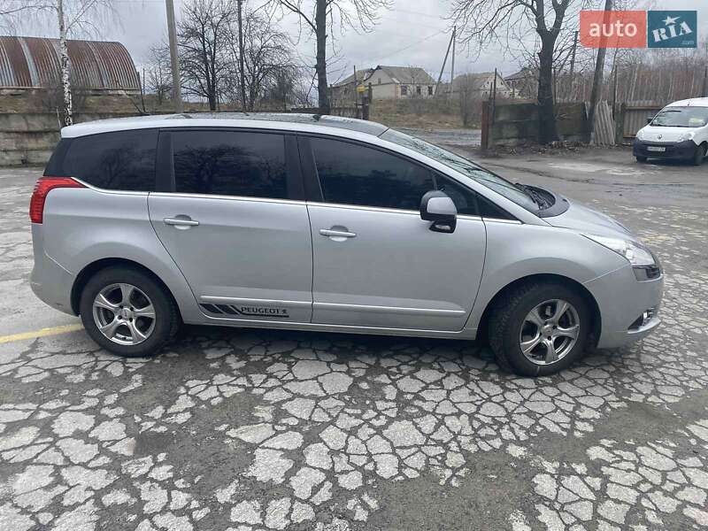 Микровэн Peugeot 5008 2010 в Звягеле