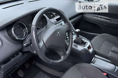 Мікровен Peugeot 5008 2011 в Сваляві