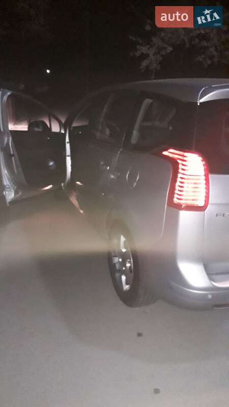 Мікровен Peugeot 5008 2013 в Гайсину