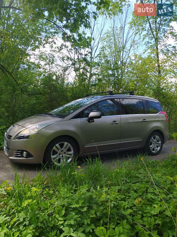 Peugeot 5008 2011