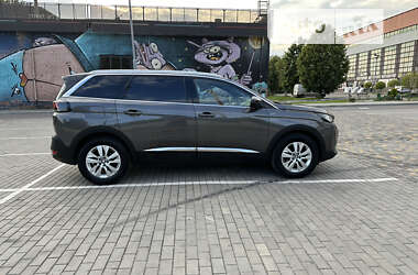 Внедорожник / Кроссовер Peugeot 5008 2021 в Луцке