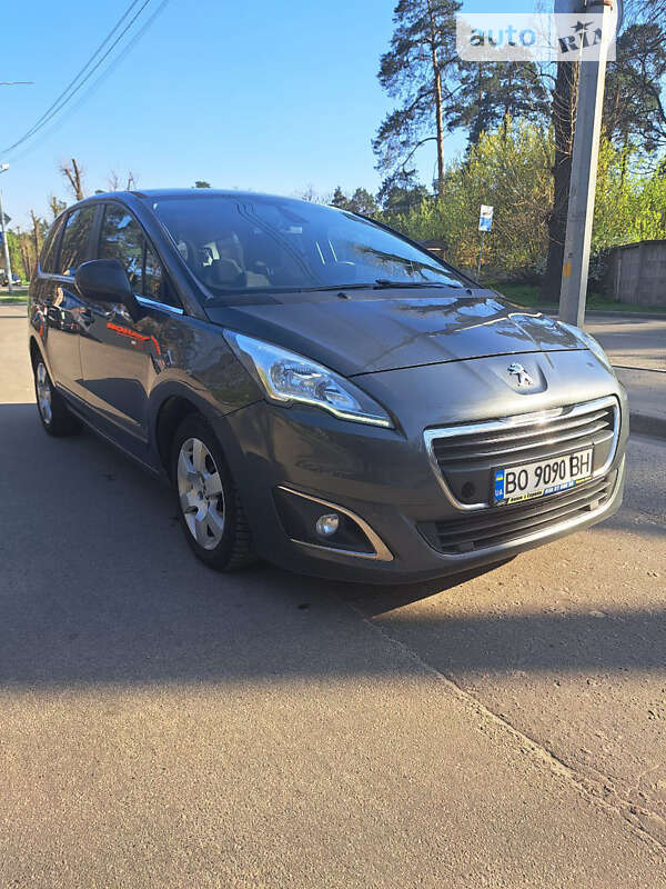 Микровэн Peugeot 5008 2015 в Киеве