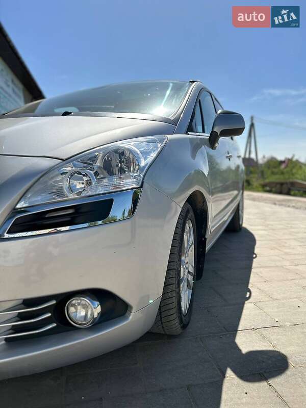 Мікровен Peugeot 5008 2011 в Самборі