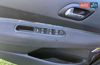 Мікровен Peugeot 5008 2013 в Стрию