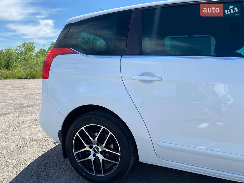 Микровэн Peugeot 5008 2013 в Львове