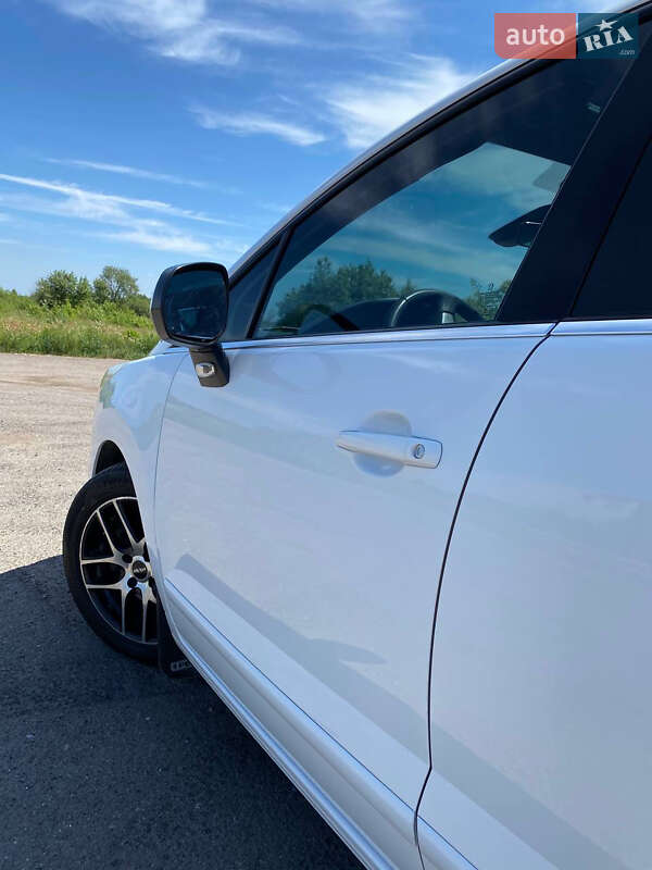 Микровэн Peugeot 5008 2013 в Львове