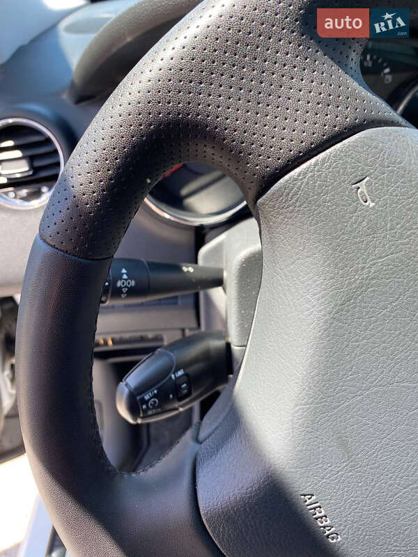 Микровэн Peugeot 5008 2013 в Львове