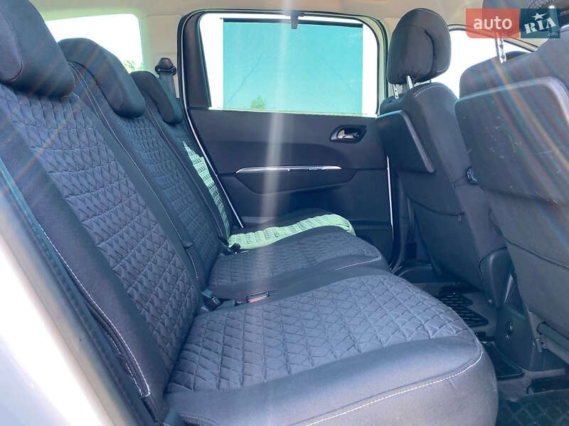 Микровэн Peugeot 5008 2013 в Львове