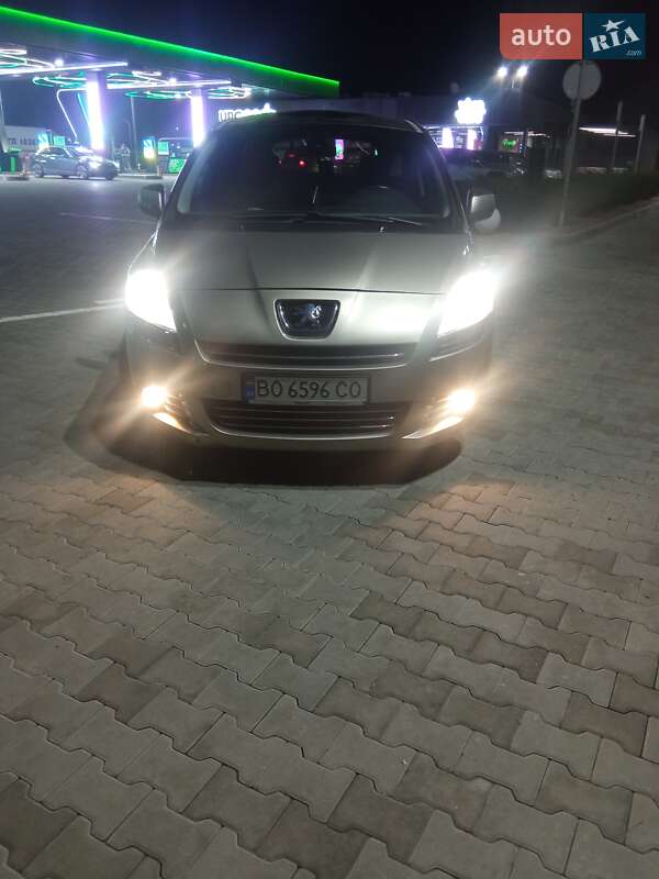 Микровэн Peugeot 5008 2011 в Тернополе
