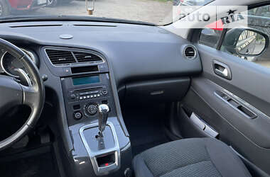 Микровэн Peugeot 5008 2011 в Городке