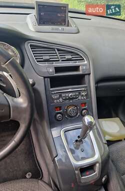 Микровэн Peugeot 5008 2011 в 