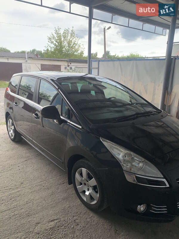 Peugeot 5008 2011