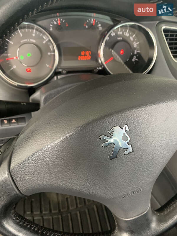 Мікровен Peugeot 5008 2011 в Шепетівці