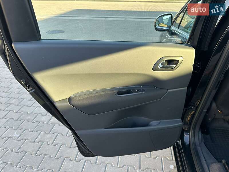 Мікровен Peugeot 5008 2011 в Рожище