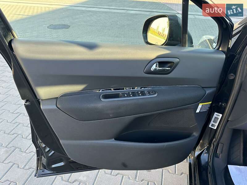 Мікровен Peugeot 5008 2011 в Рожище