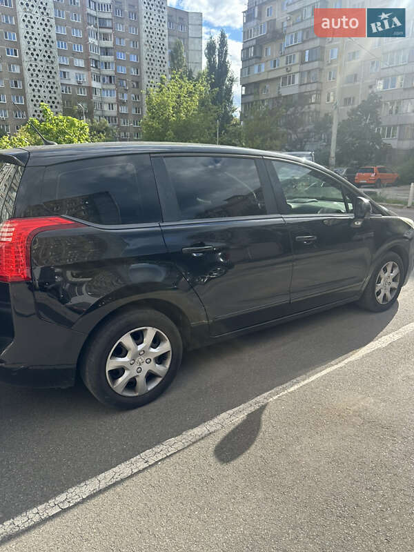 Микровэн Peugeot 5008 2015 в Киеве