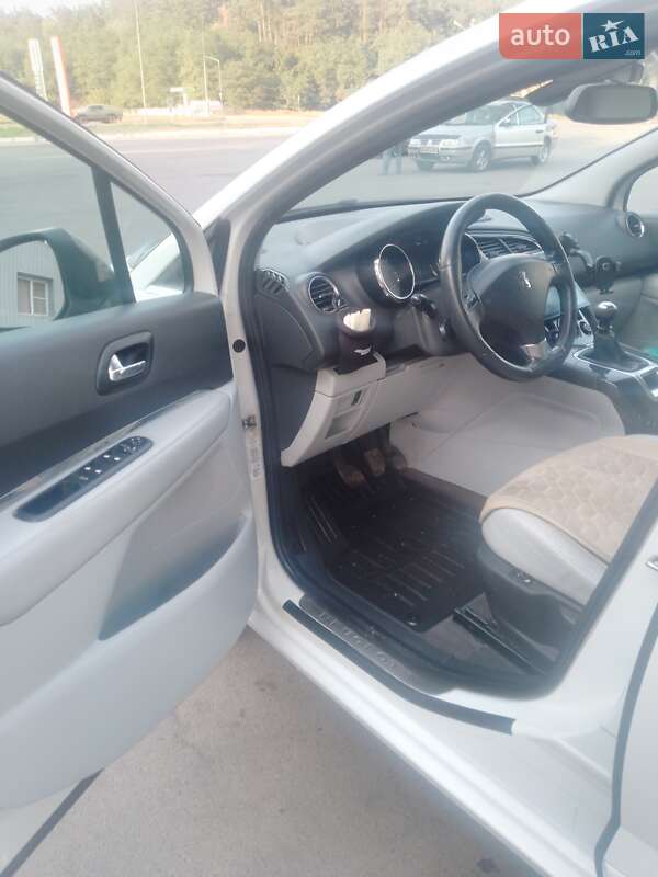 Микровэн Peugeot 5008 2010 в Харькове