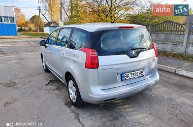 Микровэн Peugeot 5008 2010 в Остроге