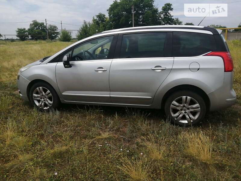 Микровэн Peugeot 5008 2010 в Днепре