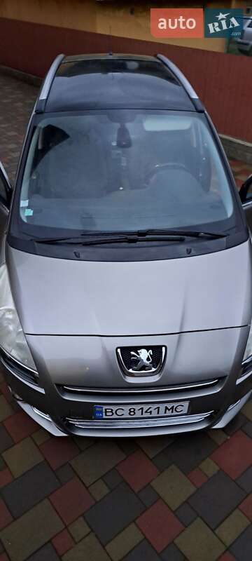 Мікровен Peugeot 5008 2012 в Стрию
