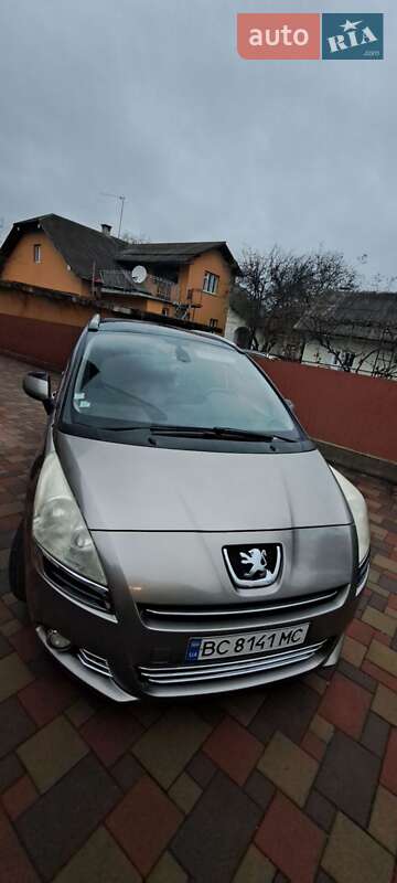Мікровен Peugeot 5008 2012 в Стрию