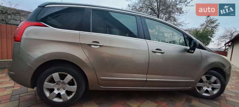 Мікровен Peugeot 5008 2012 в Стрию