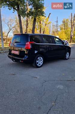 Микровэн Peugeot 5008 2011 в 