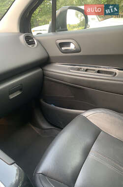 Микровэн Peugeot 5008 2013 в Волочиске