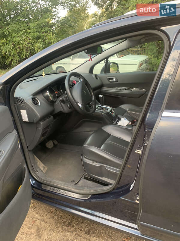 Мікровен Peugeot 5008 2013 в Волочиську