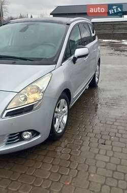 Микровэн Peugeot 5008 2011 в 