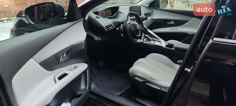 Внедорожник / Кроссовер Peugeot 5008 2017 в Ровно