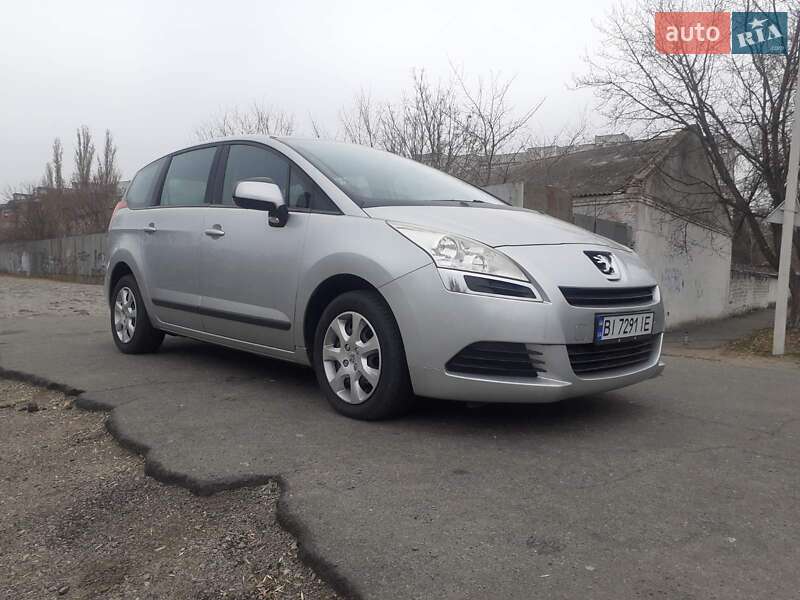 Peugeot 5008 2011