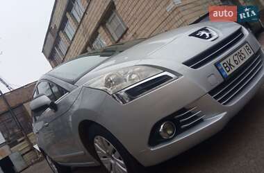 Микровэн Peugeot 5008 2011 в Киеве