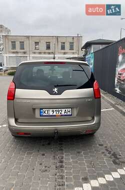 Микровэн Peugeot 5008 2011 в 