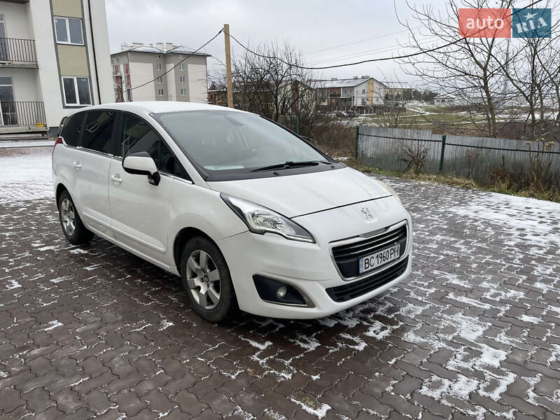 Микровэн Peugeot 5008 2015 в Львове