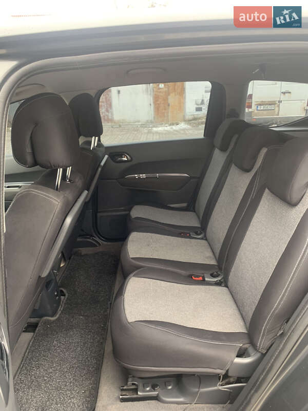 Мікровен Peugeot 5008 2011 в Золочеві