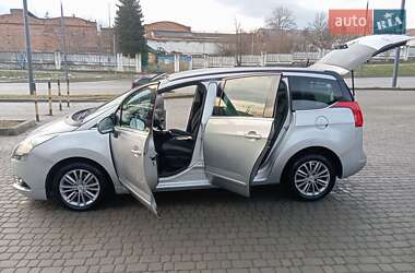 Peugeot 5008 2012