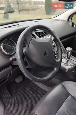 Микровэн Peugeot 5008 2011 в 