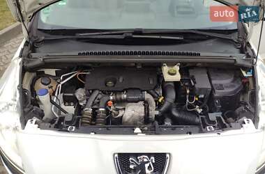 Микровэн Peugeot 5008 2011 в 