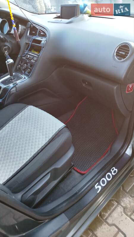 Микровэн Peugeot 5008 2012 в Житомире