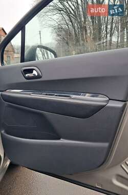 Микровэн Peugeot 5008 2011 в 