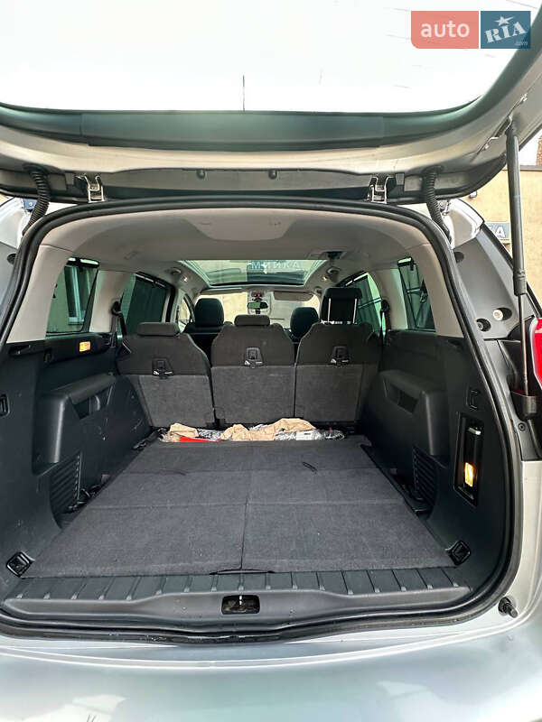 Микровэн Peugeot 5008 2013 в Владимире