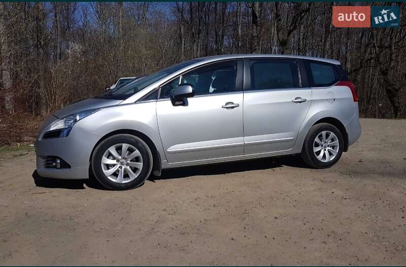 Peugeot 5008 2011