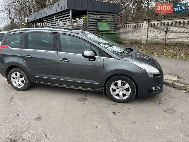 Микровэн Peugeot 5008 2012 в Виннице