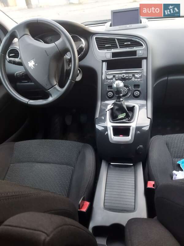 Универсал Peugeot 5008 2011 в Звенигородке